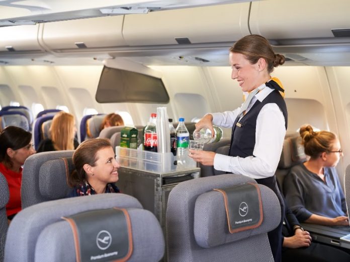 Lufthansa trials full complimentary beverage service