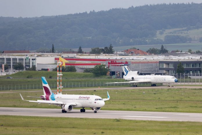 An Hour of Avgeeking at Stuttgart Airport: Plane Spotting and Museum